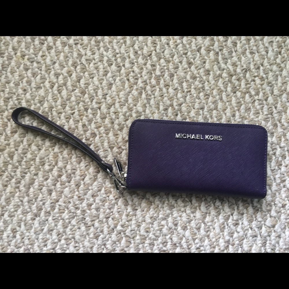 Micheal Kors Wristlet - Picture 2 of 2